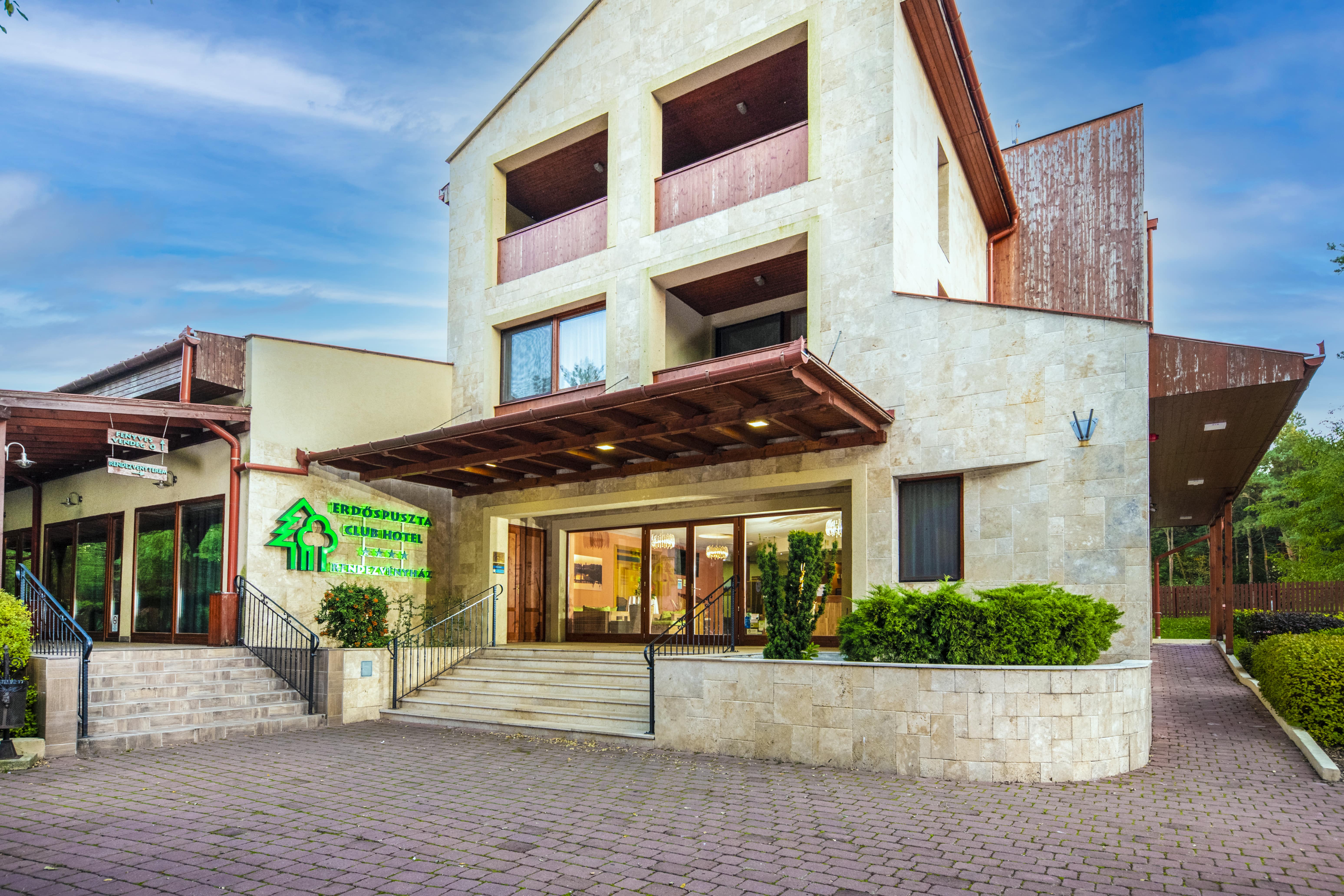 Erdőspuszta Club Hotel - image 1